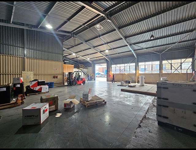 1,875M² WAREHOUSE FOR SALE IN ISANDO